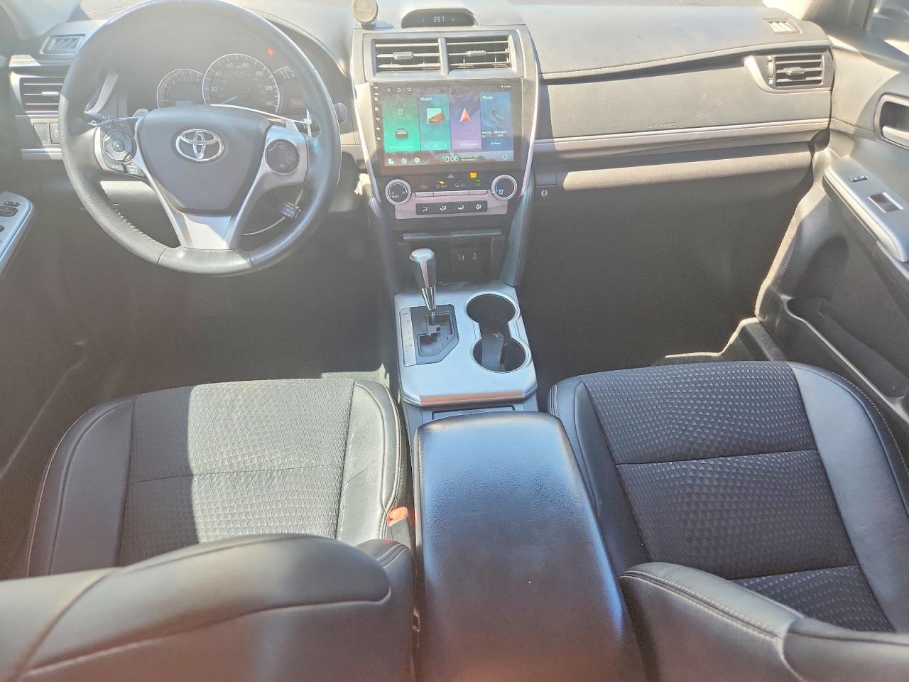 2014 TOYOTA CAMRY SE photo 15