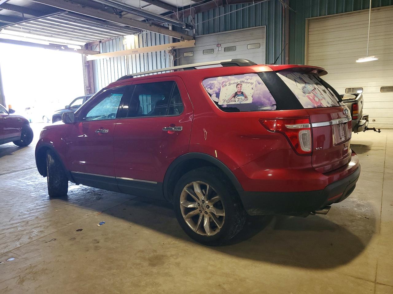2011 FORD EXPLORER XLT photo 2