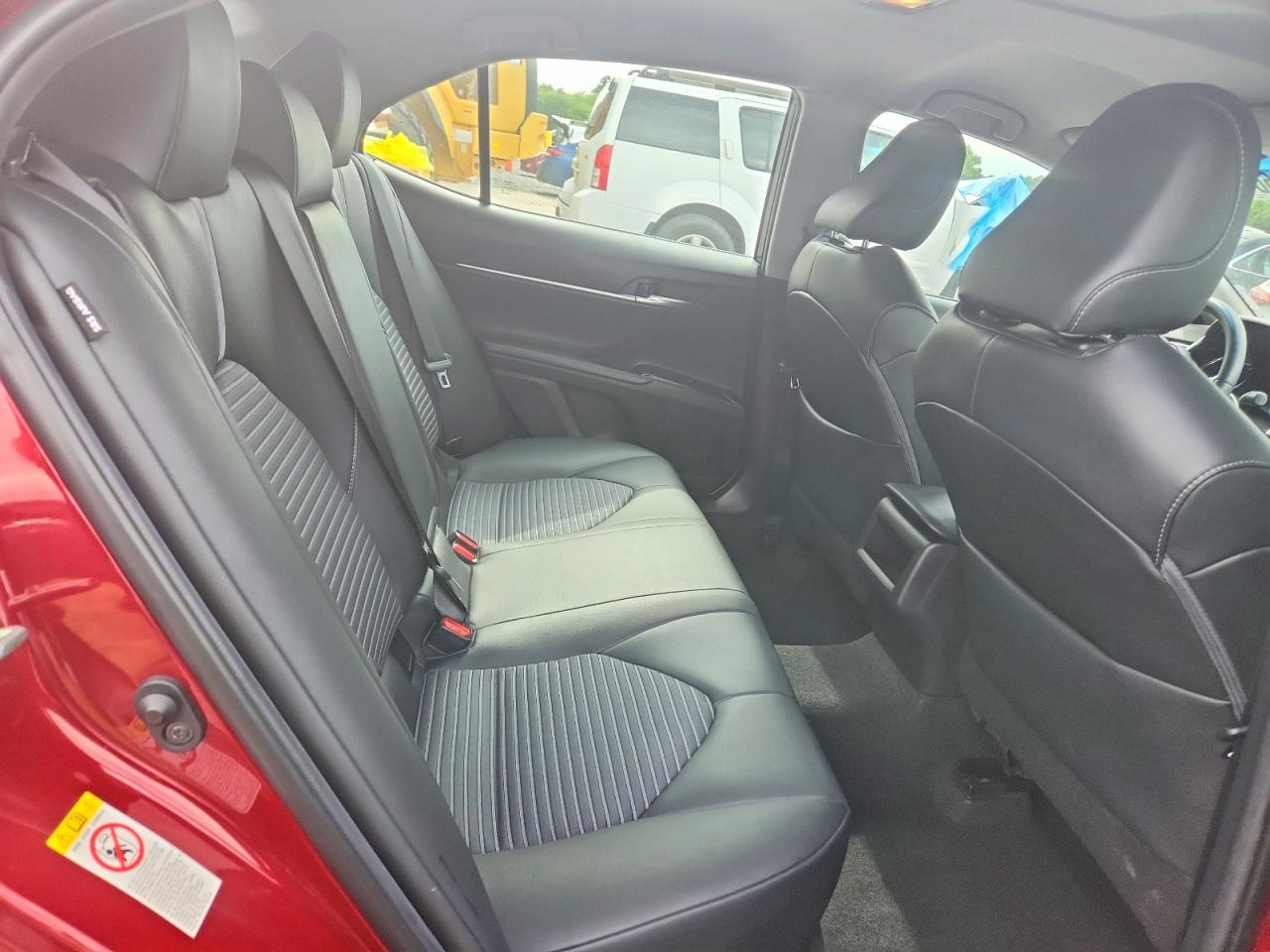 2018 TOYOTA CAMRY SE photo 10