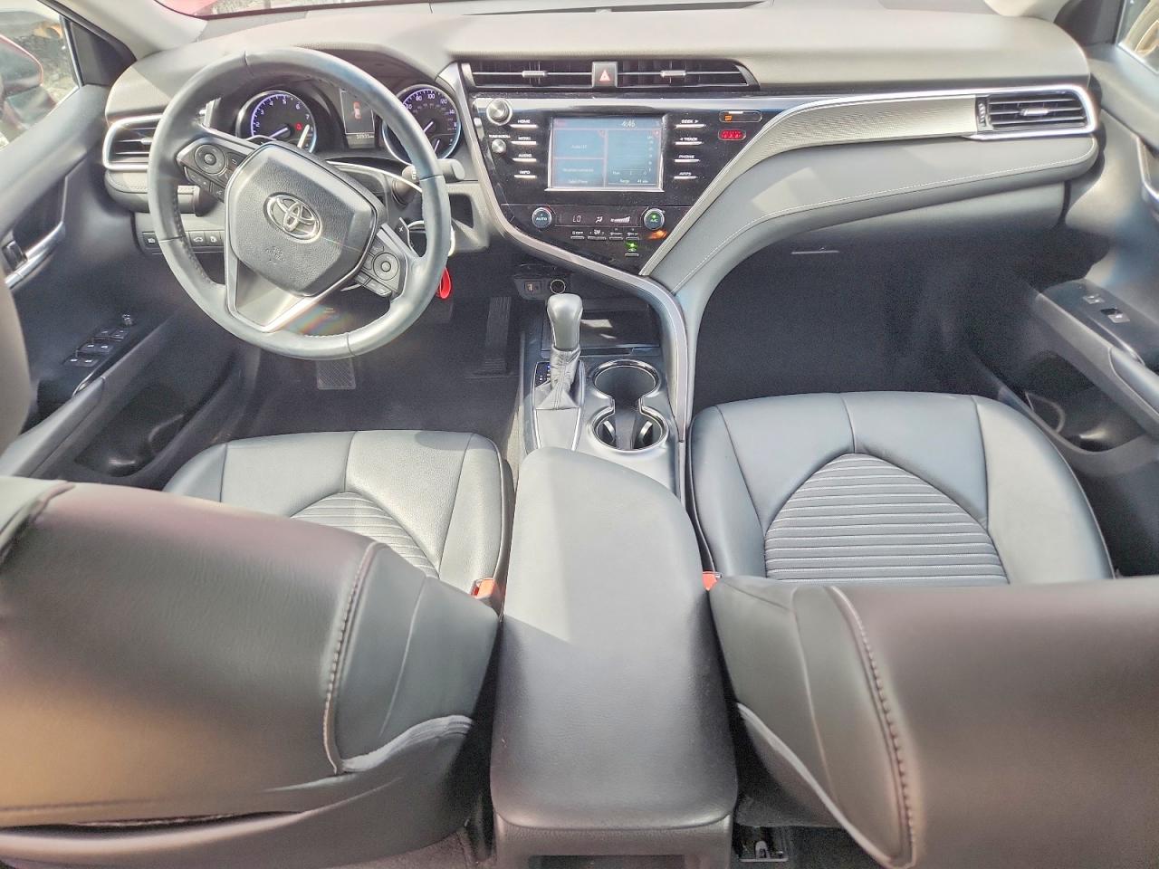 2018 TOYOTA CAMRY SE photo 8