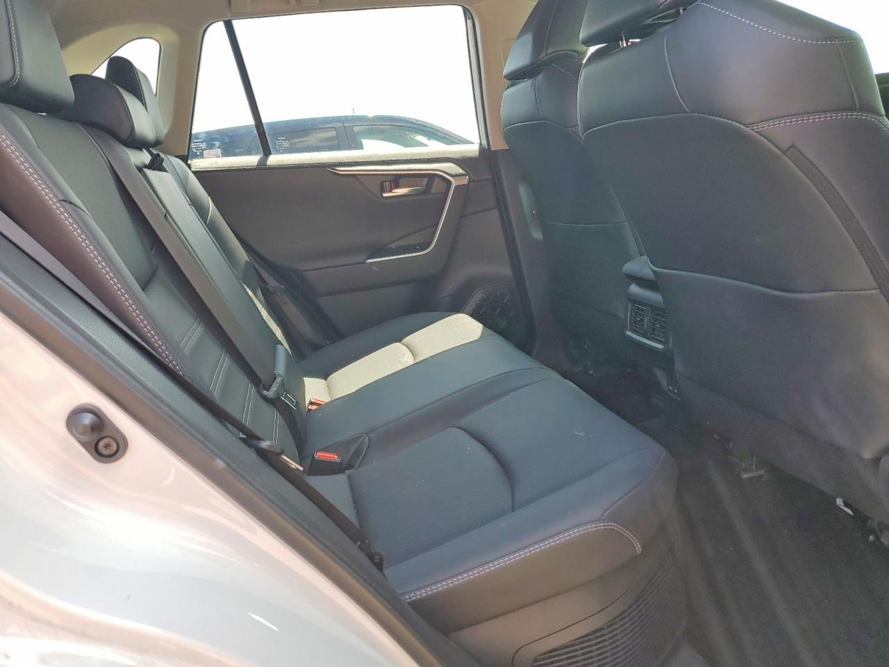 2024 TOYOTA RAV4 LIMITED photo 31