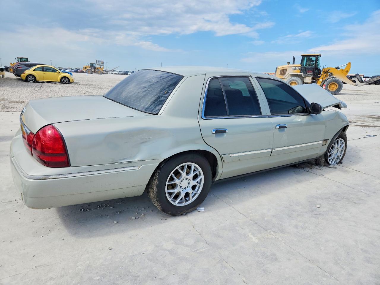2004 MERCURY GRAND MARQUIS GS photo 5