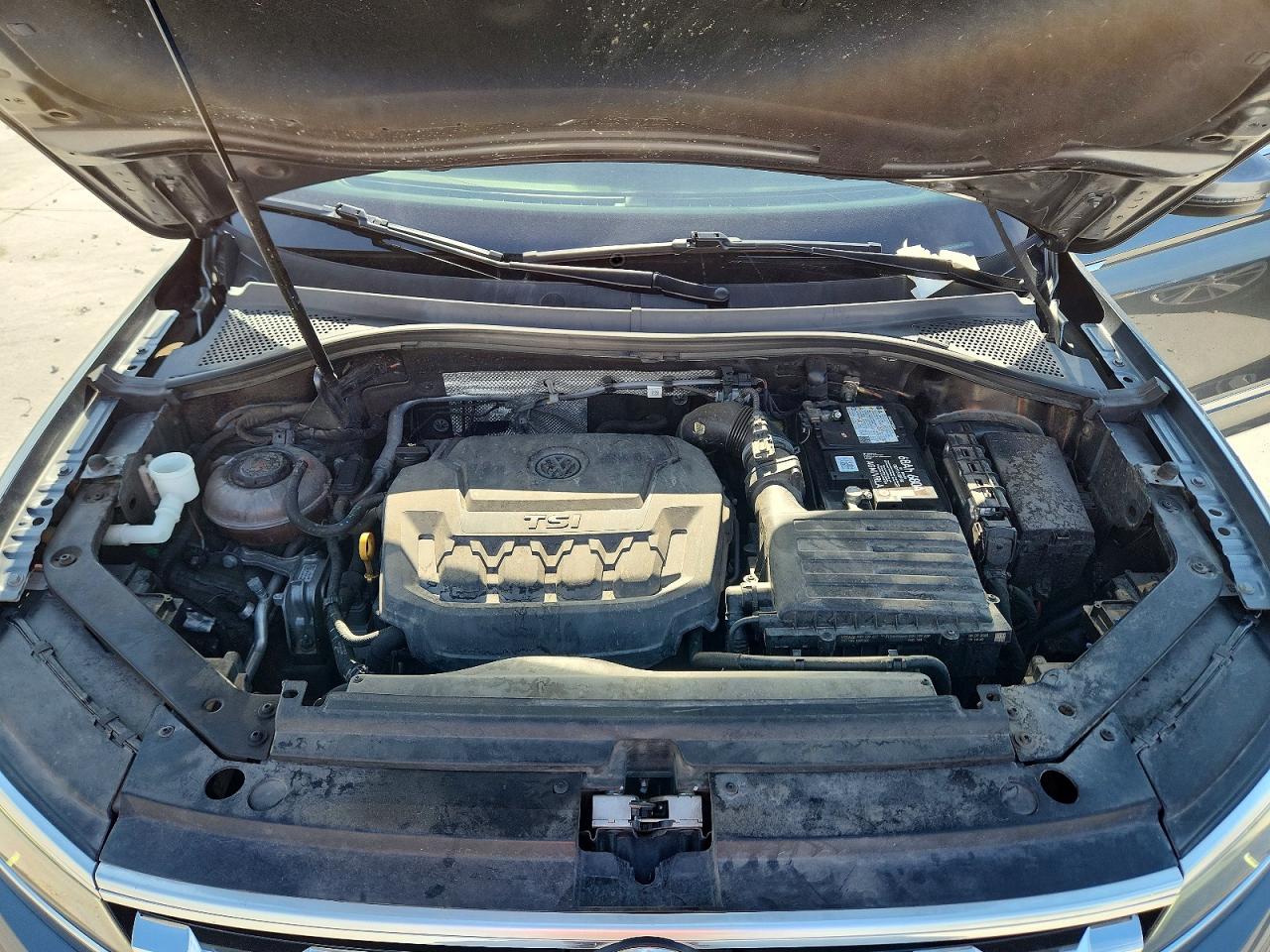 2020 VOLKSWAGEN TIGUAN SEL PREMIUM R-LINE photo 23