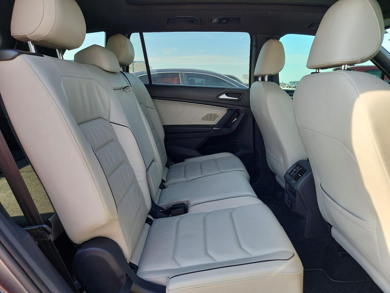 2020 VOLKSWAGEN TIGUAN SEL PREMIUM R-LINE photo 21