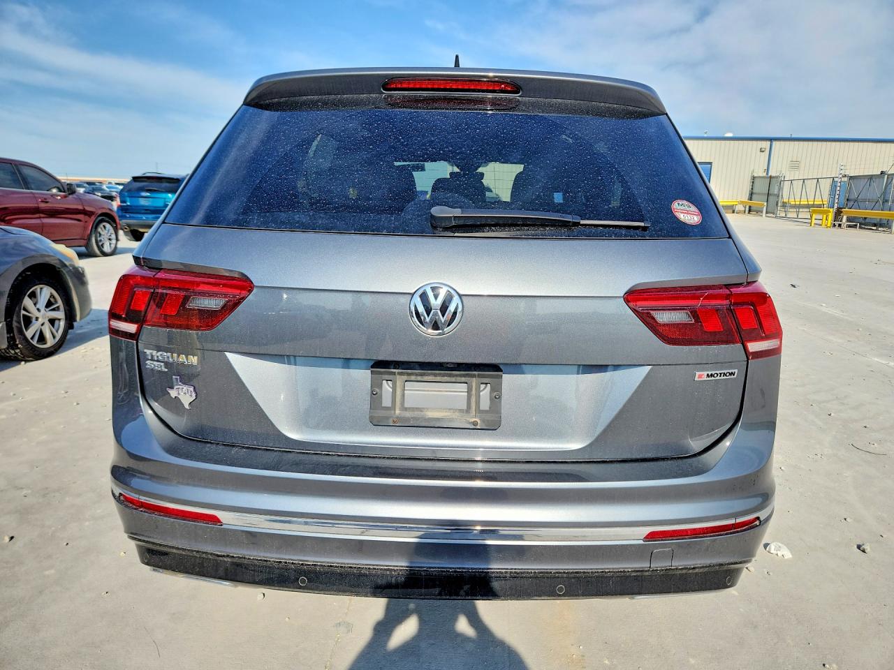2020 VOLKSWAGEN TIGUAN SEL PREMIUM R-LINE photo 11
