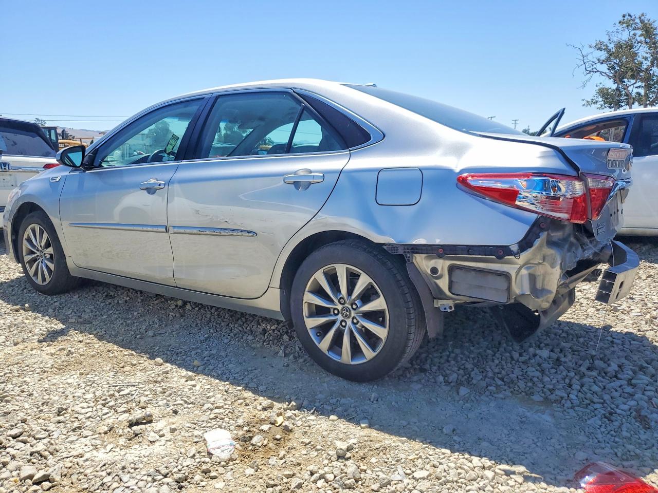 2017 TOYOTA CAMRY XLE photo 3