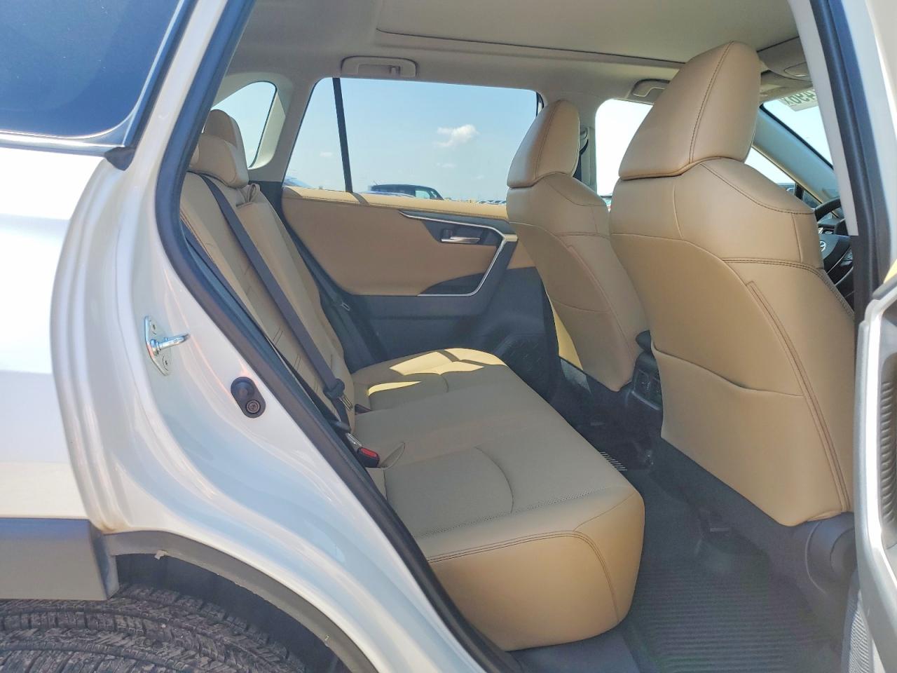 2019 TOYOTA RAV4 LIMITED photo 19