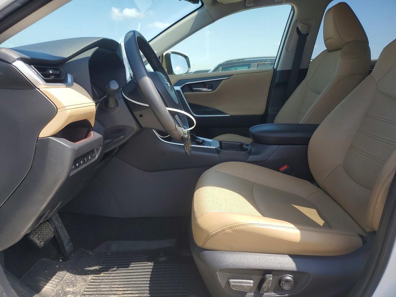 2019 TOYOTA RAV4 LIMITED photo 13