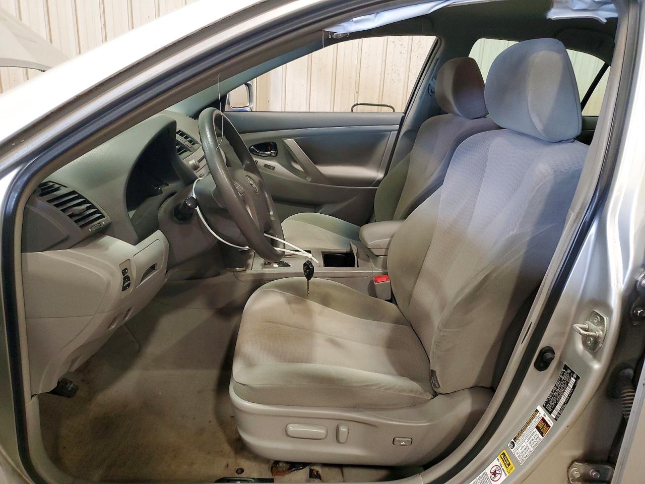 2011 TOYOTA CAMRY LE photo 13