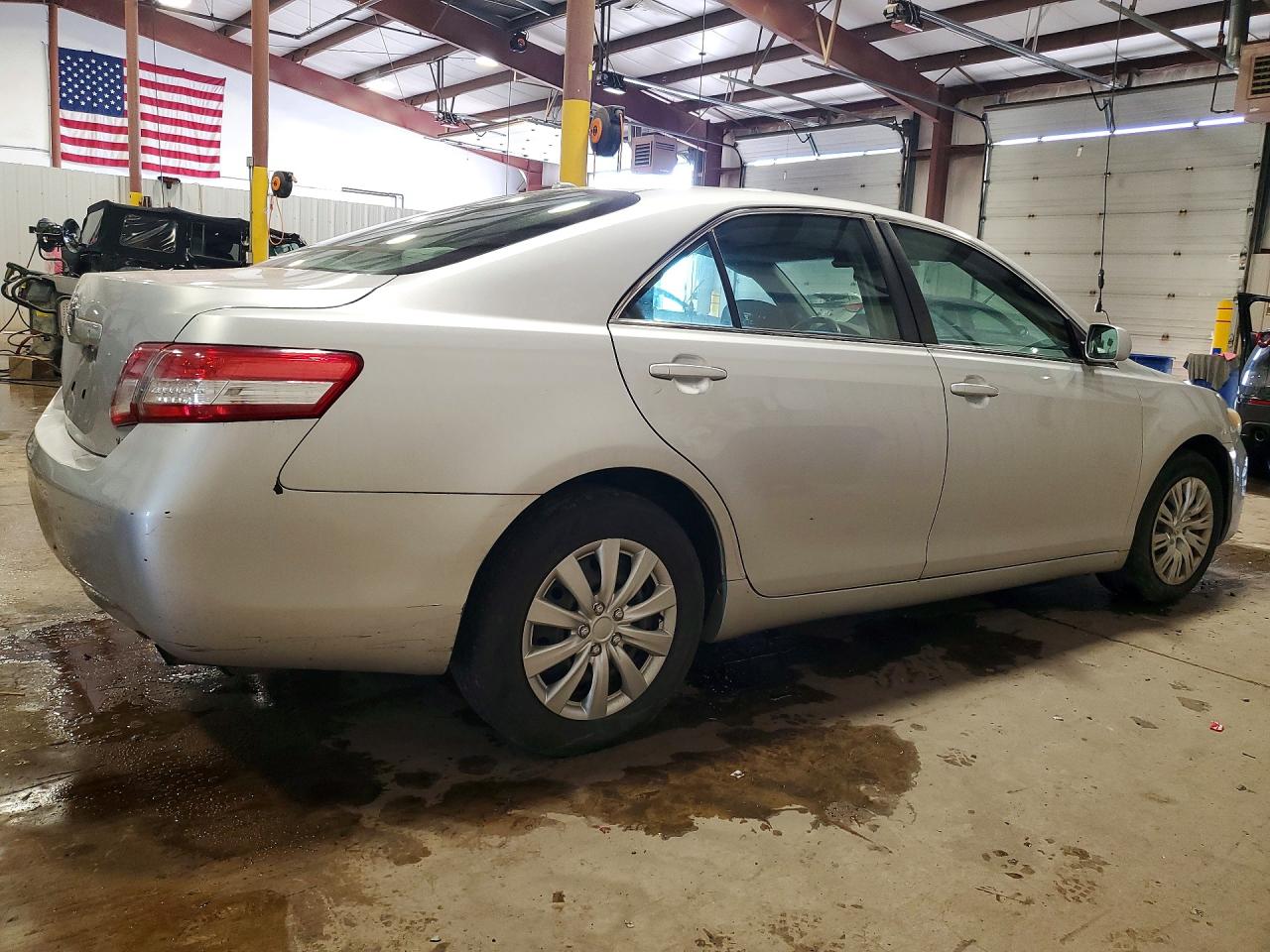 2011 TOYOTA CAMRY LE photo 5