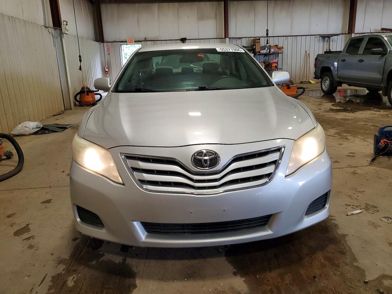 2011 TOYOTA CAMRY LE photo 9