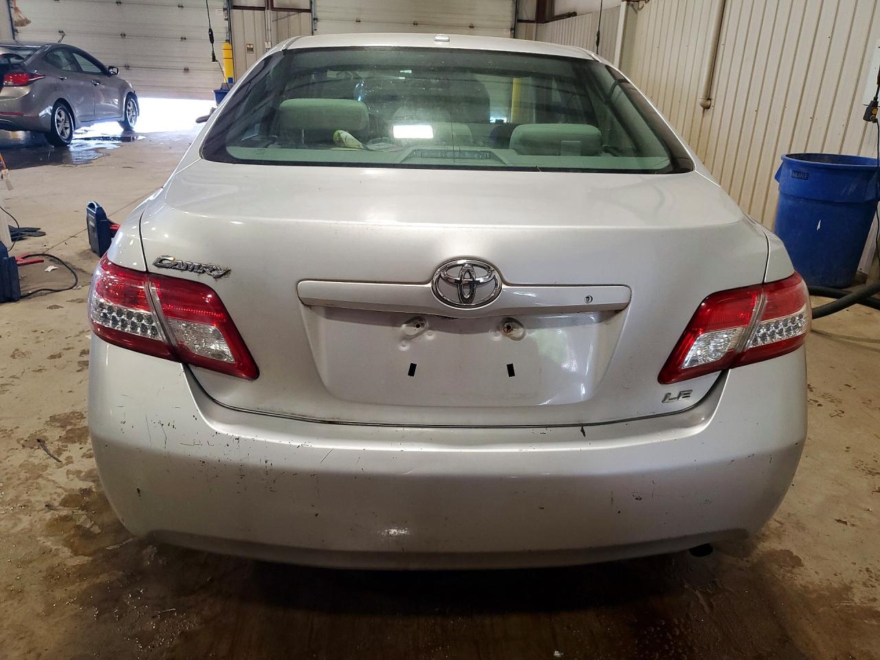 2011 TOYOTA CAMRY LE photo 11