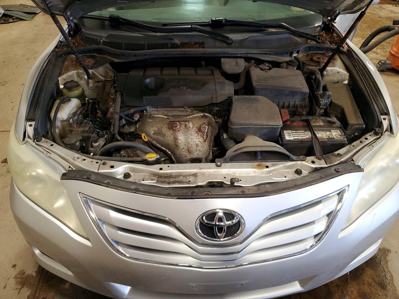 2011 TOYOTA CAMRY LE photo 21