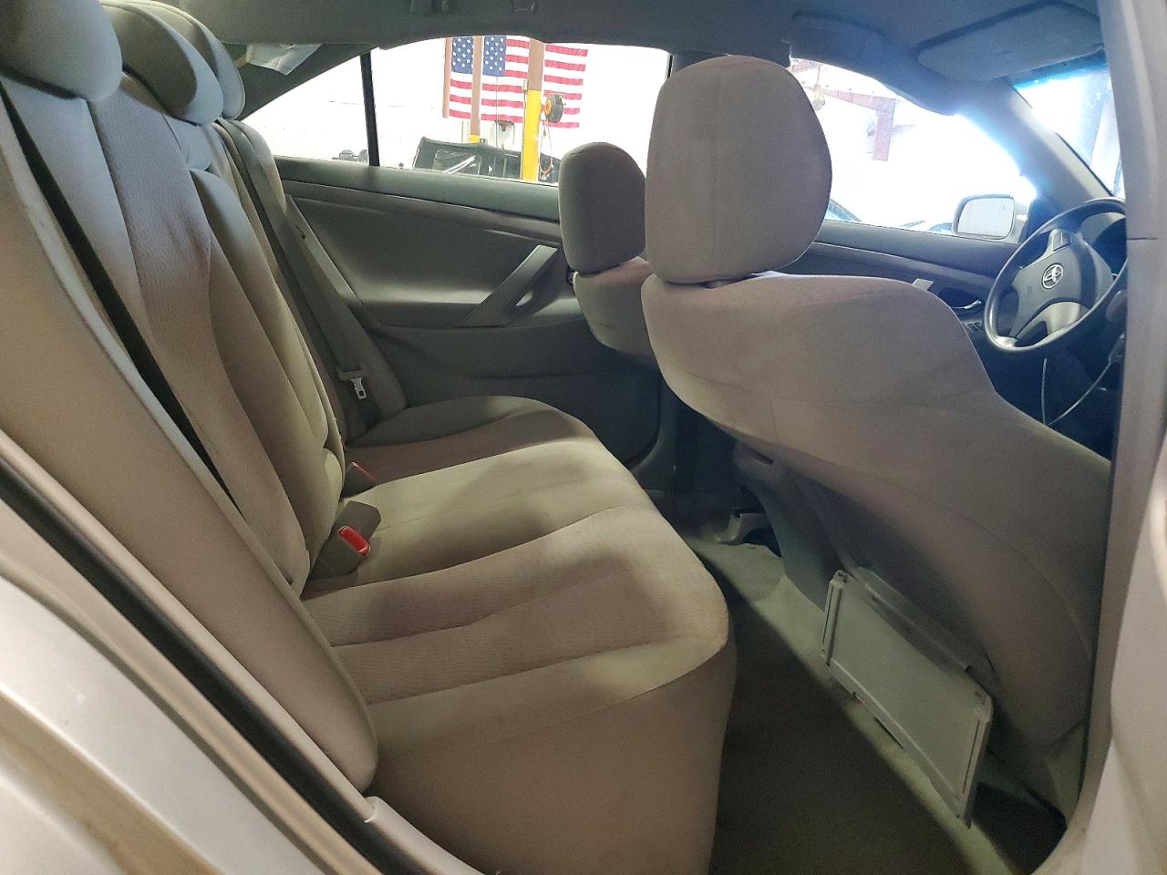 2011 TOYOTA CAMRY LE photo 19
