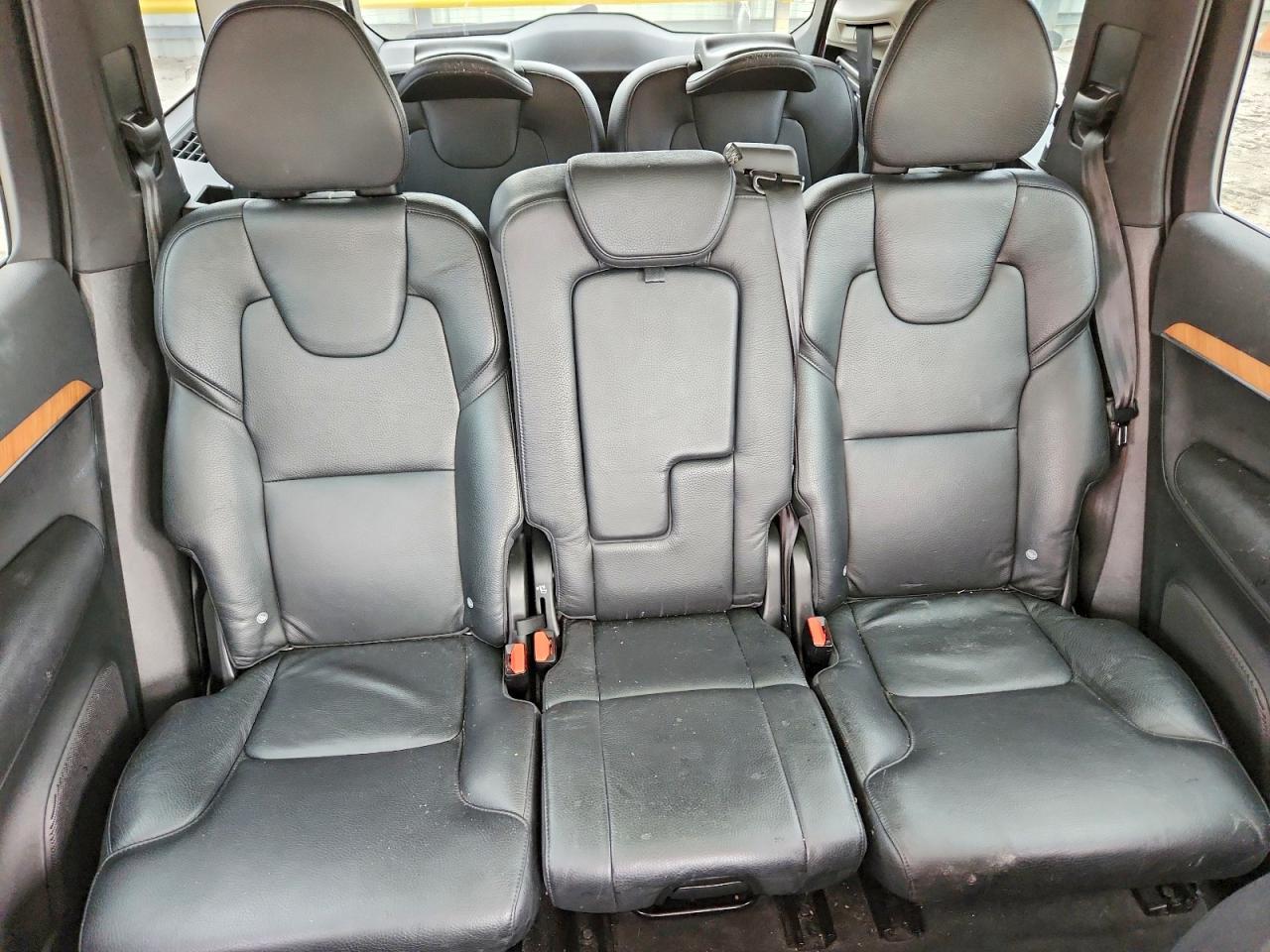2021 VOLVO XC90 T5 MOMENTUM photo 19
