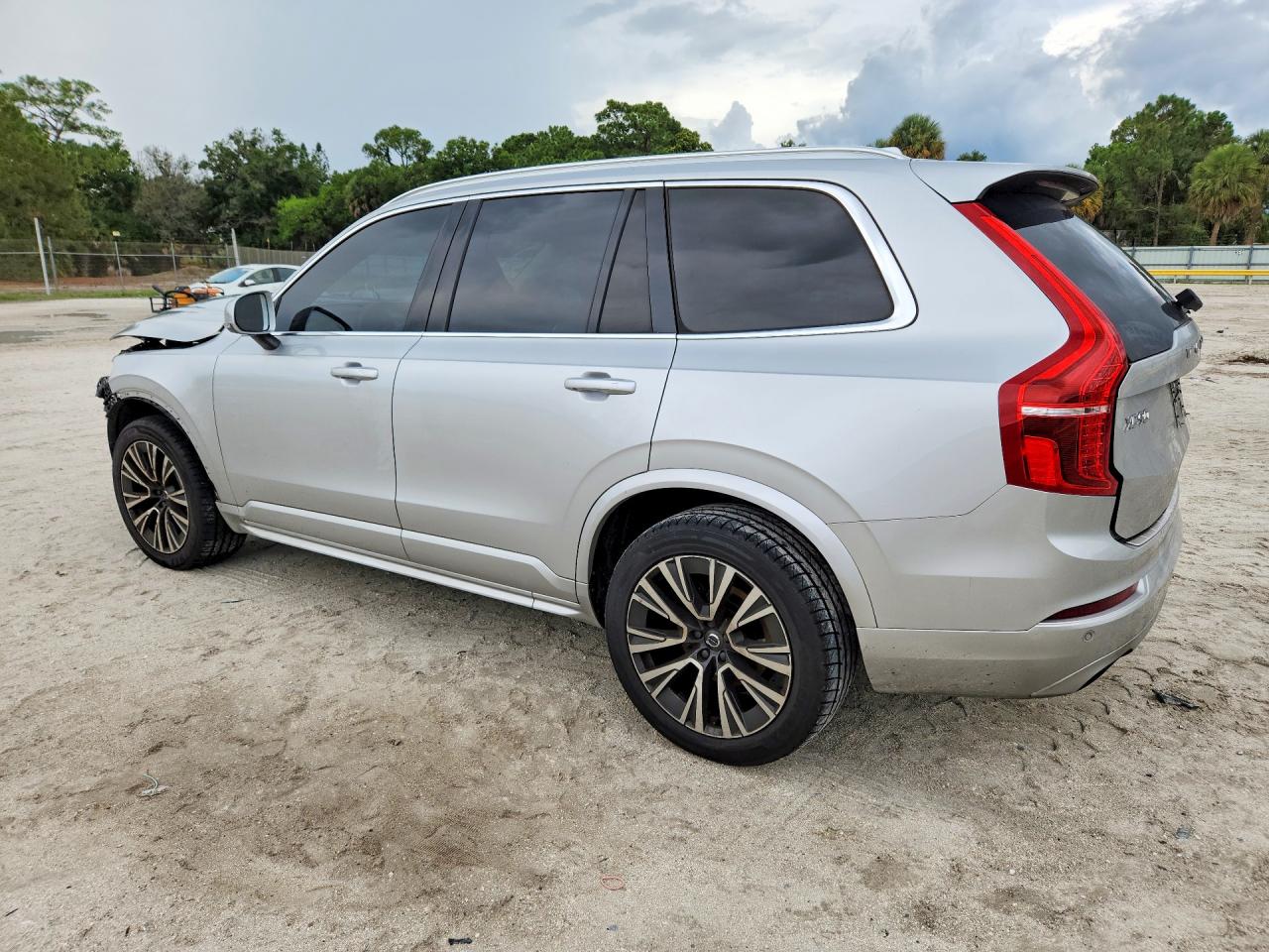 2021 VOLVO XC90 T5 MOMENTUM photo 3