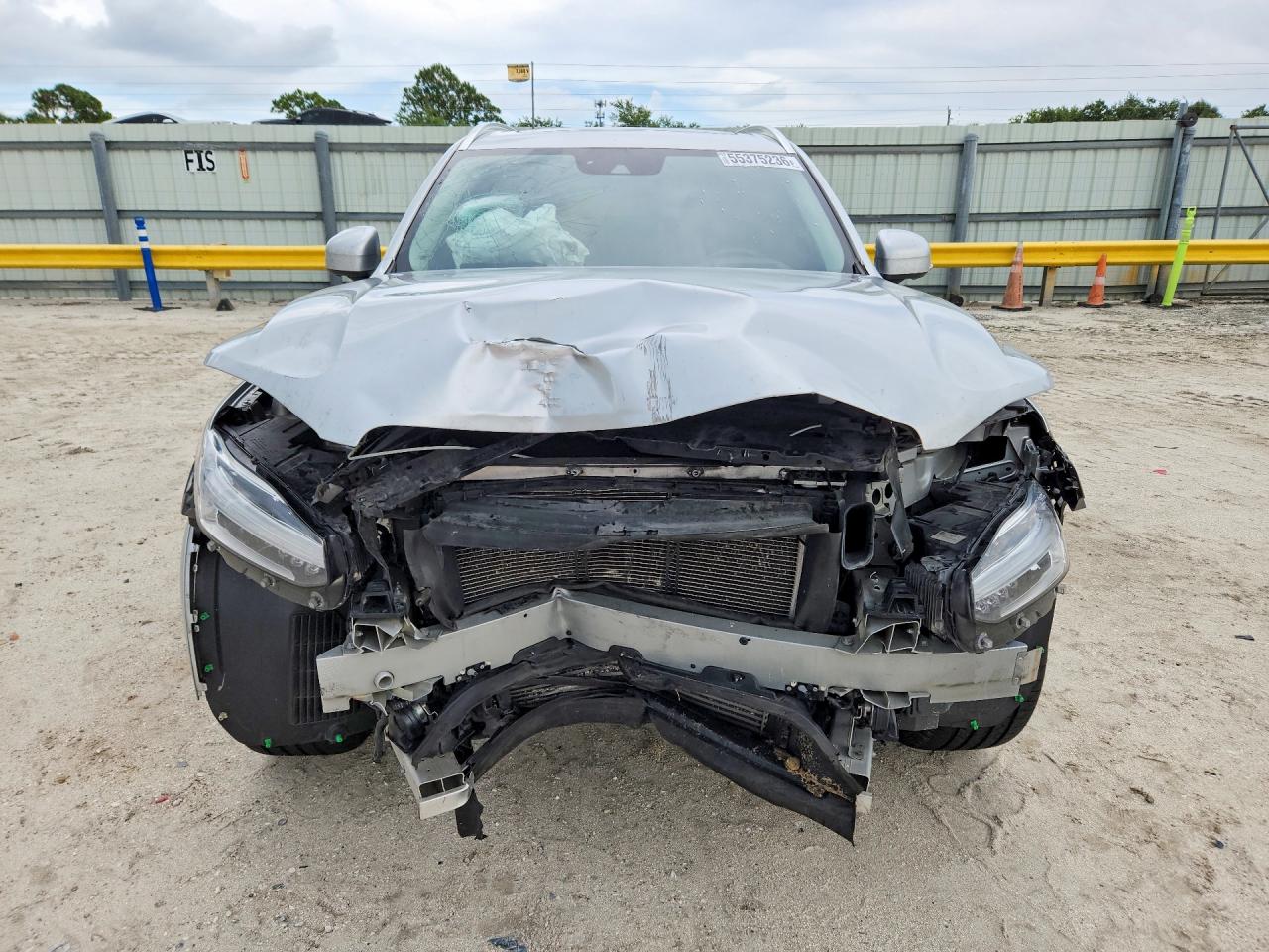 2021 VOLVO XC90 T5 MOMENTUM photo 9