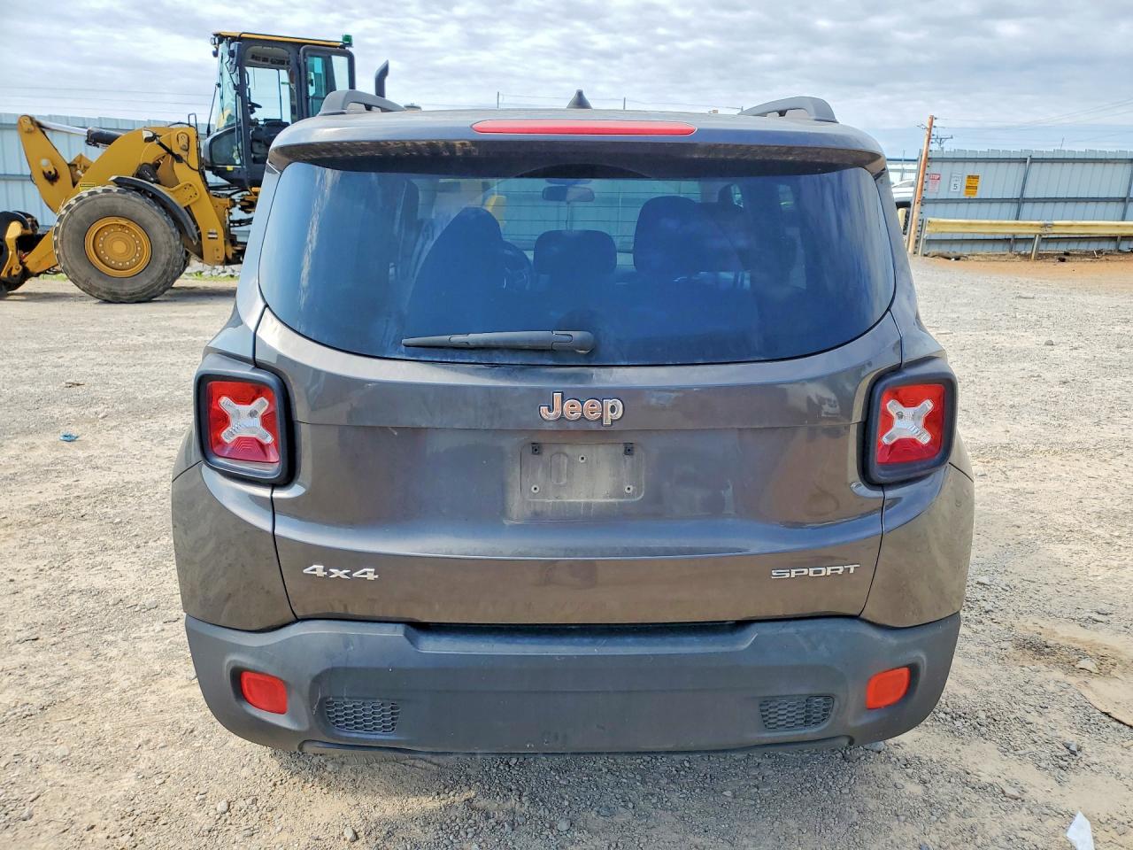 2017 JEEP RENEGADE SPORT photo 6