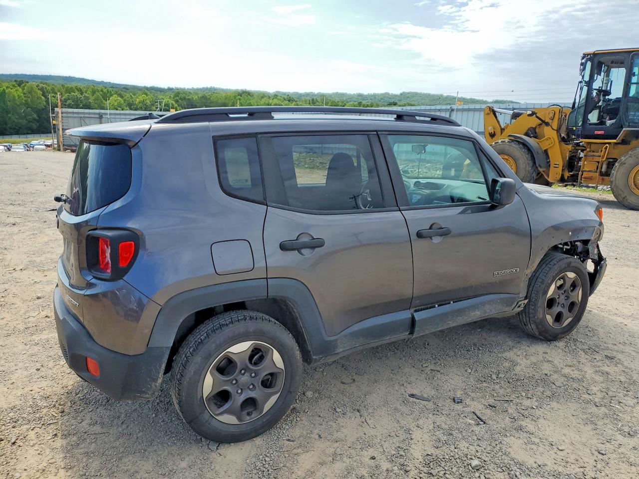 2017 JEEP RENEGADE SPORT photo 3