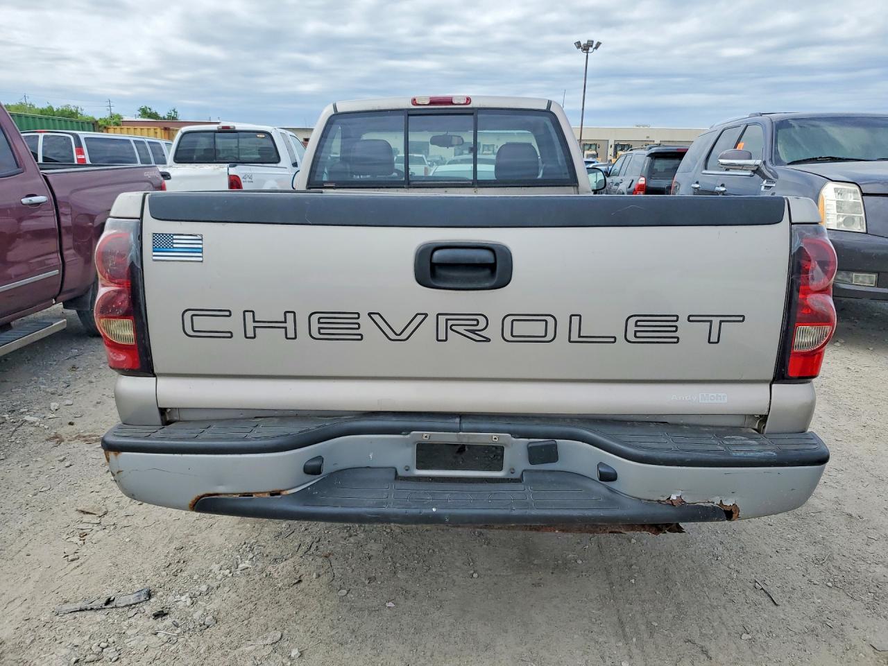 2004 CHEVROLET SILVERADO C1500 photo 11