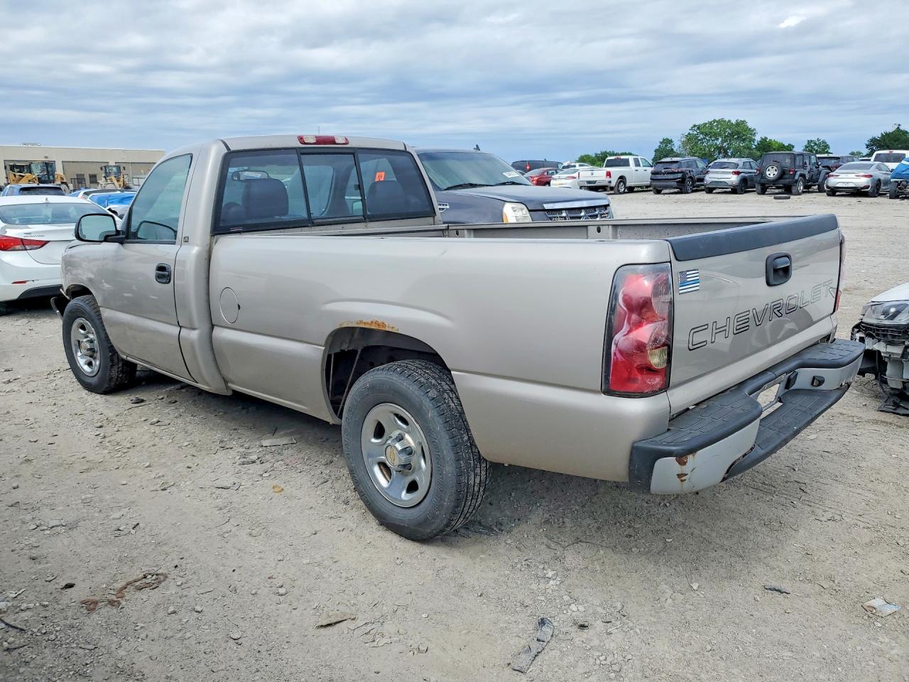 2004 CHEVROLET SILVERADO C1500 photo 3