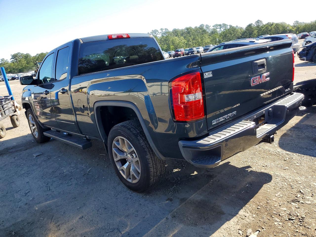 2017 GMC SIERRA C1500 SLE photo 2