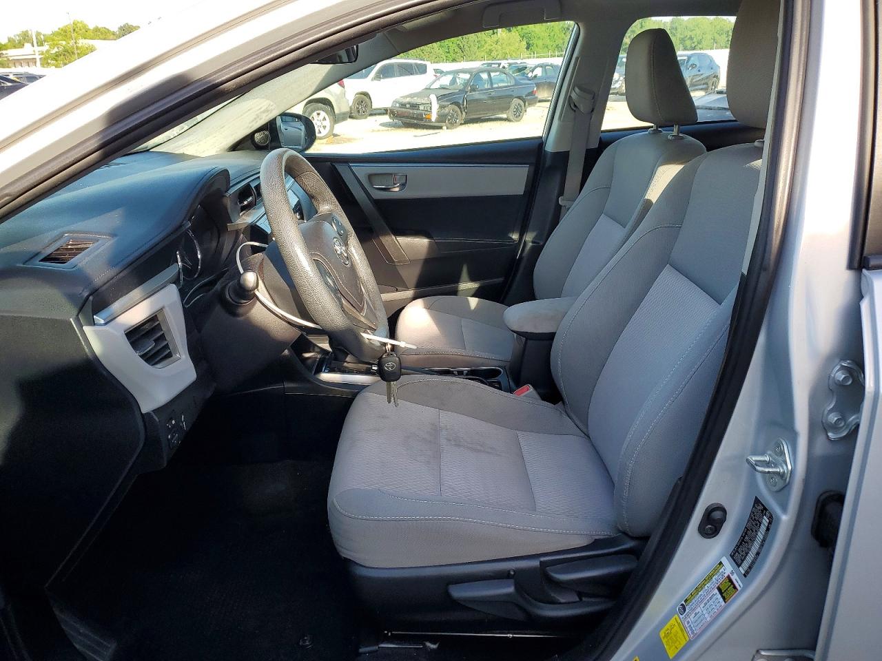 2015 TOYOTA COROLLA LE photo 19