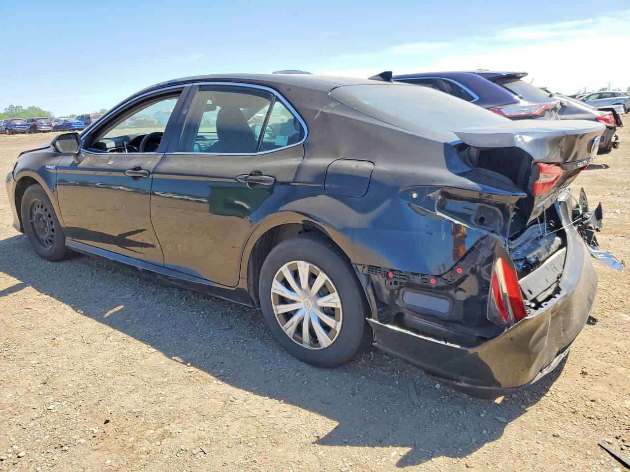 2019 TOYOTA CAMRY LE photo 4