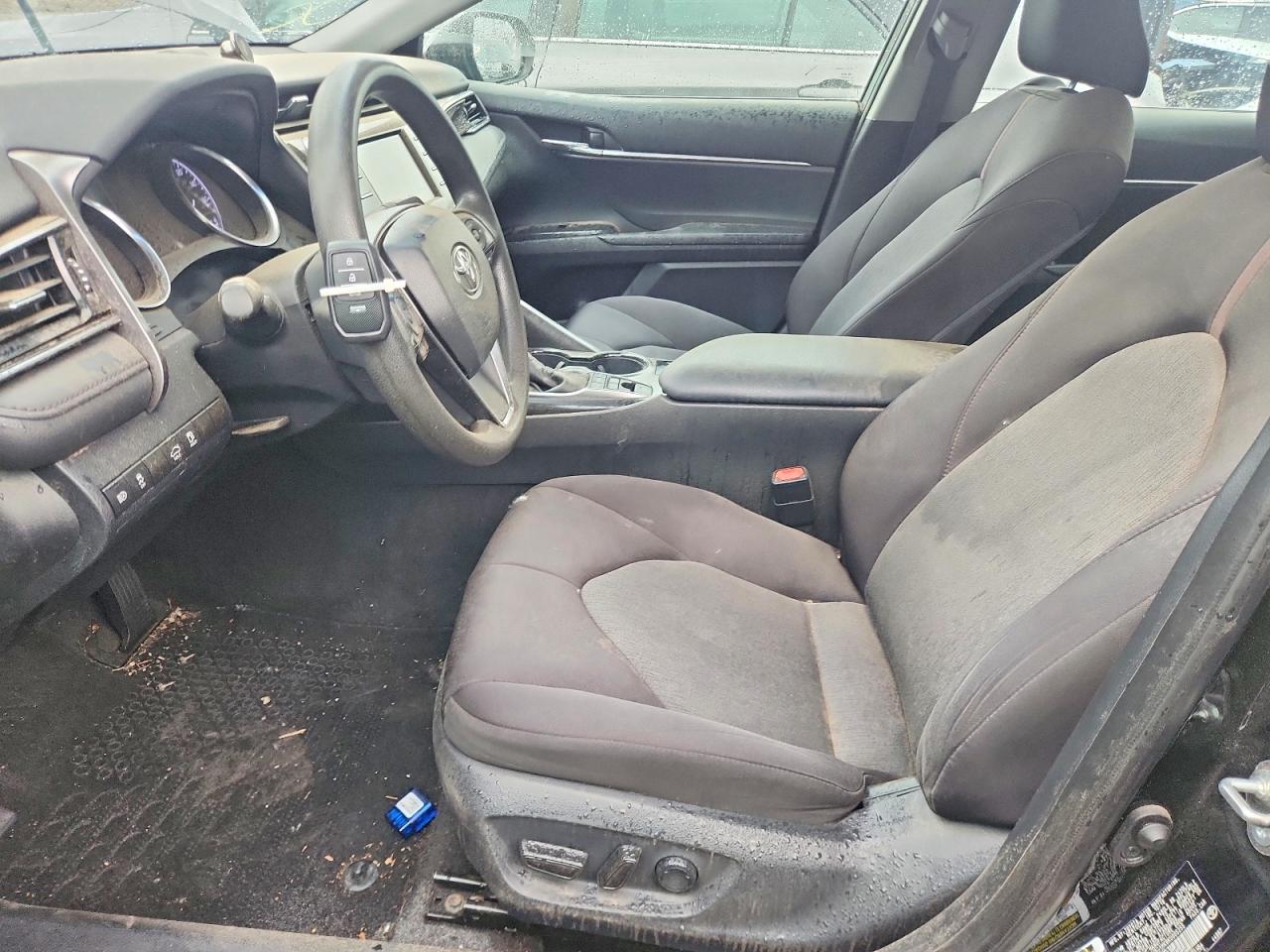 2019 TOYOTA CAMRY LE photo 19