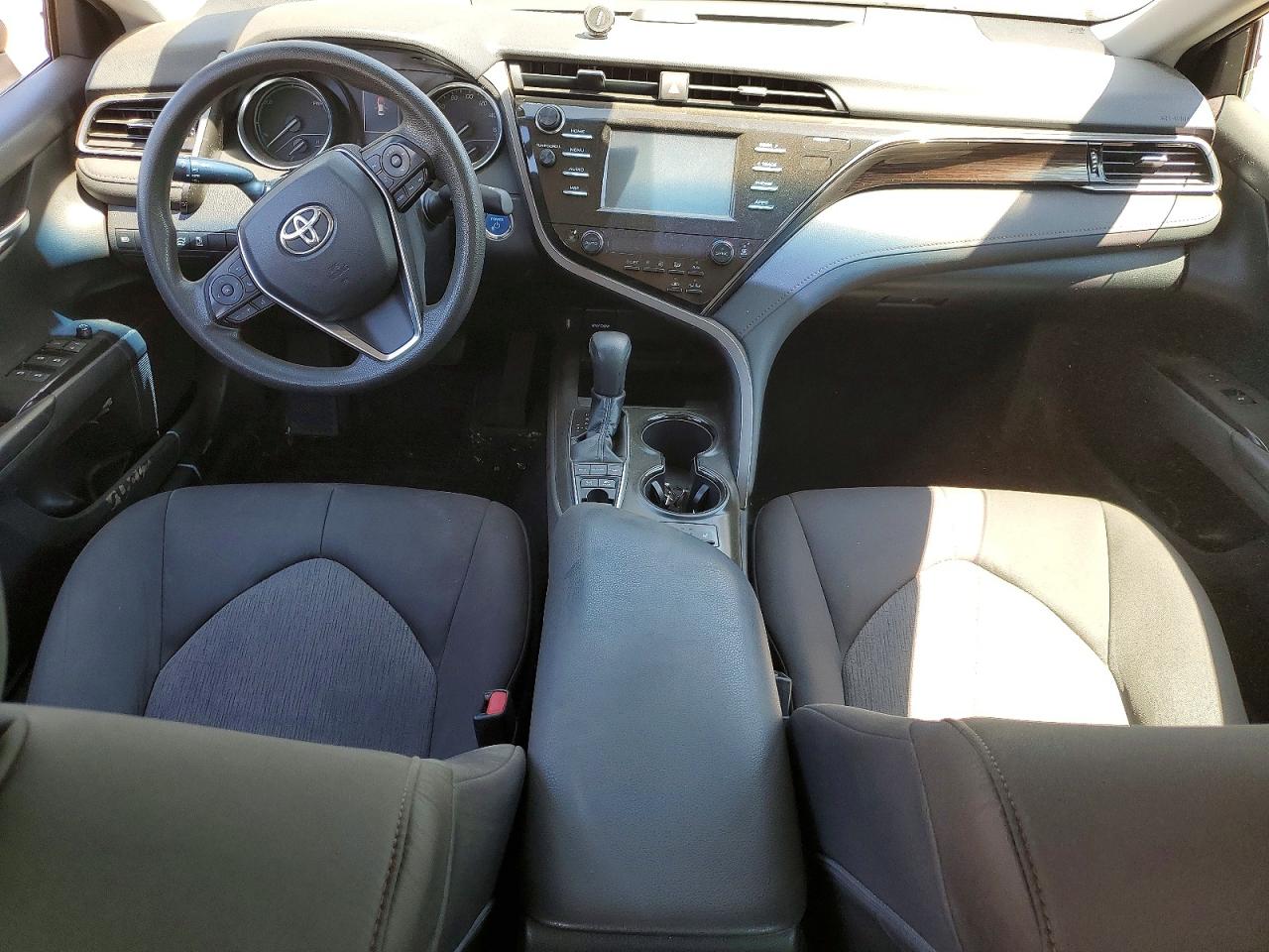 2019 TOYOTA CAMRY LE photo 22