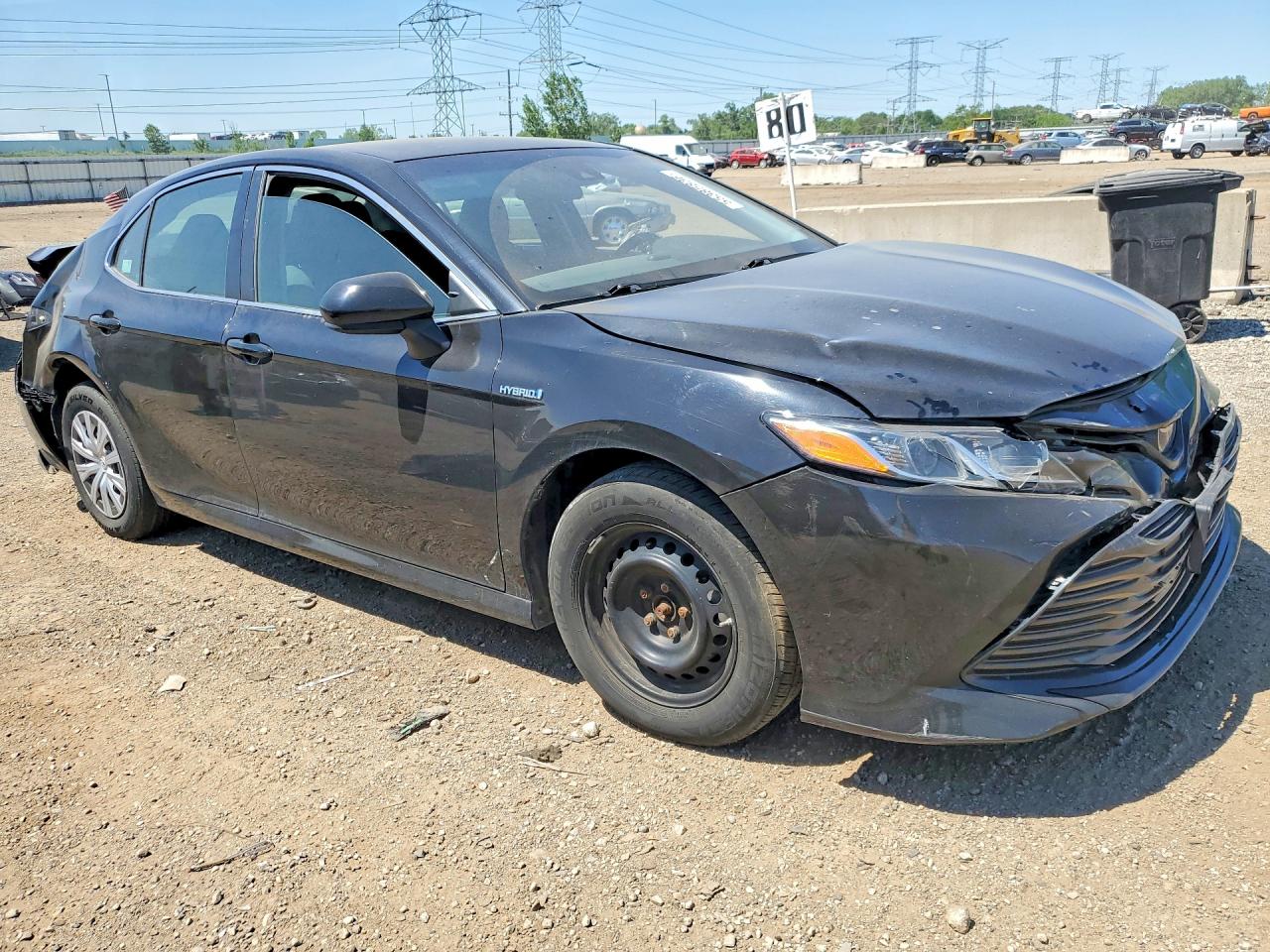 2019 TOYOTA CAMRY LE photo 10