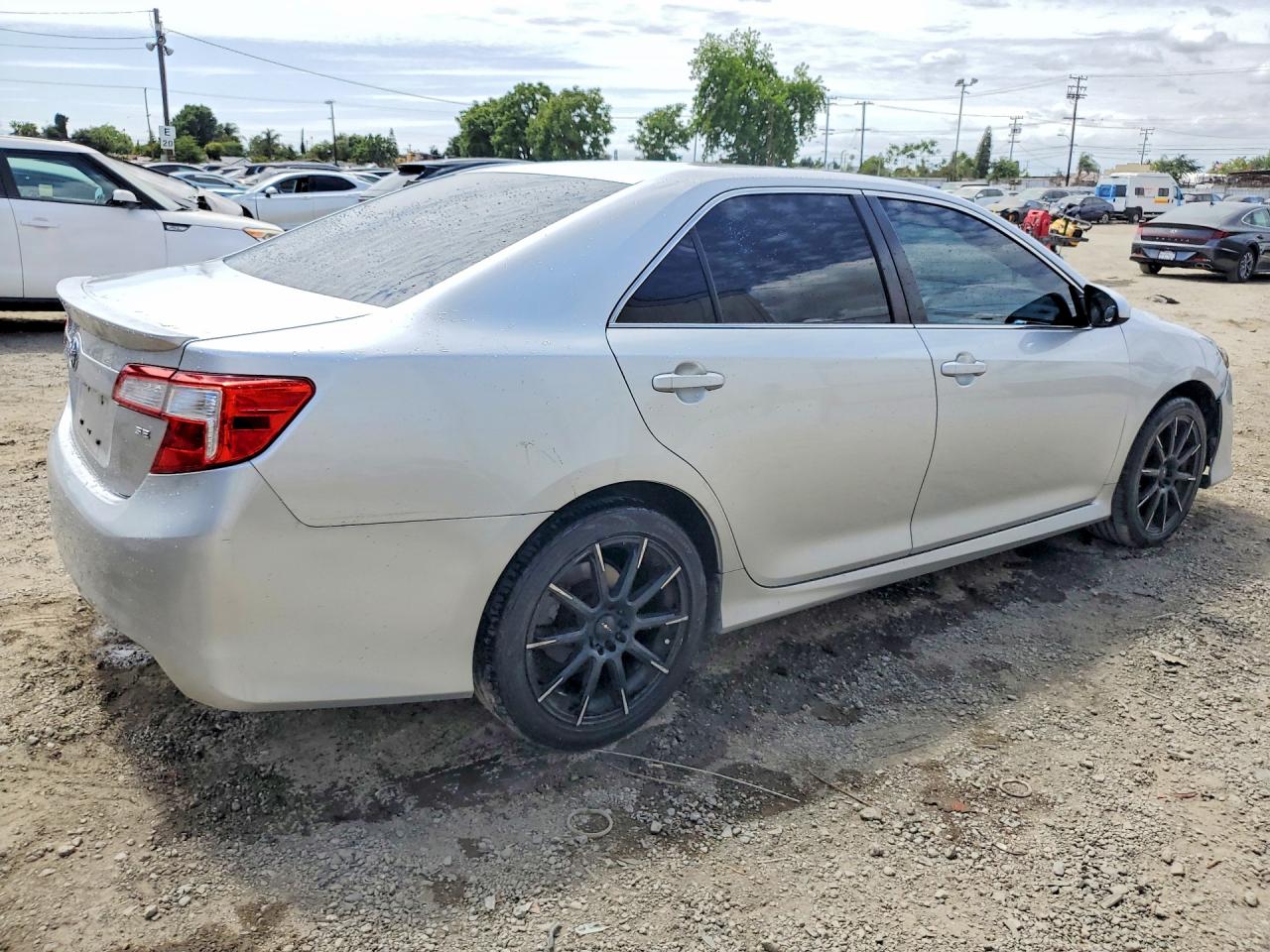 2012 TOYOTA CAMRY SE photo 7