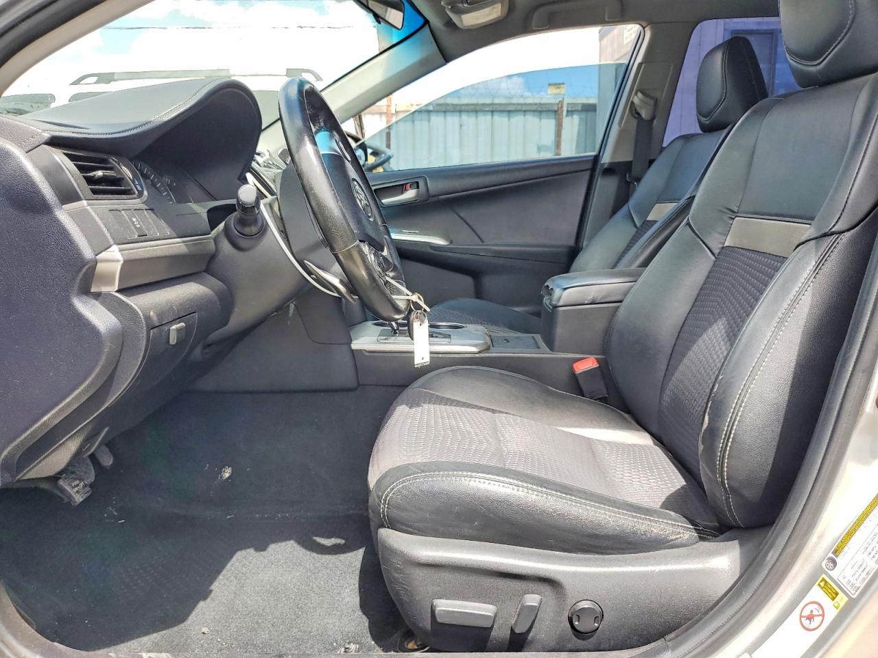 2012 TOYOTA CAMRY SE photo 19