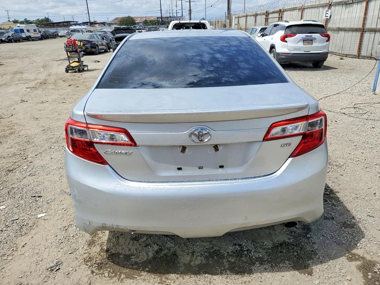 2012 TOYOTA CAMRY SE photo 16