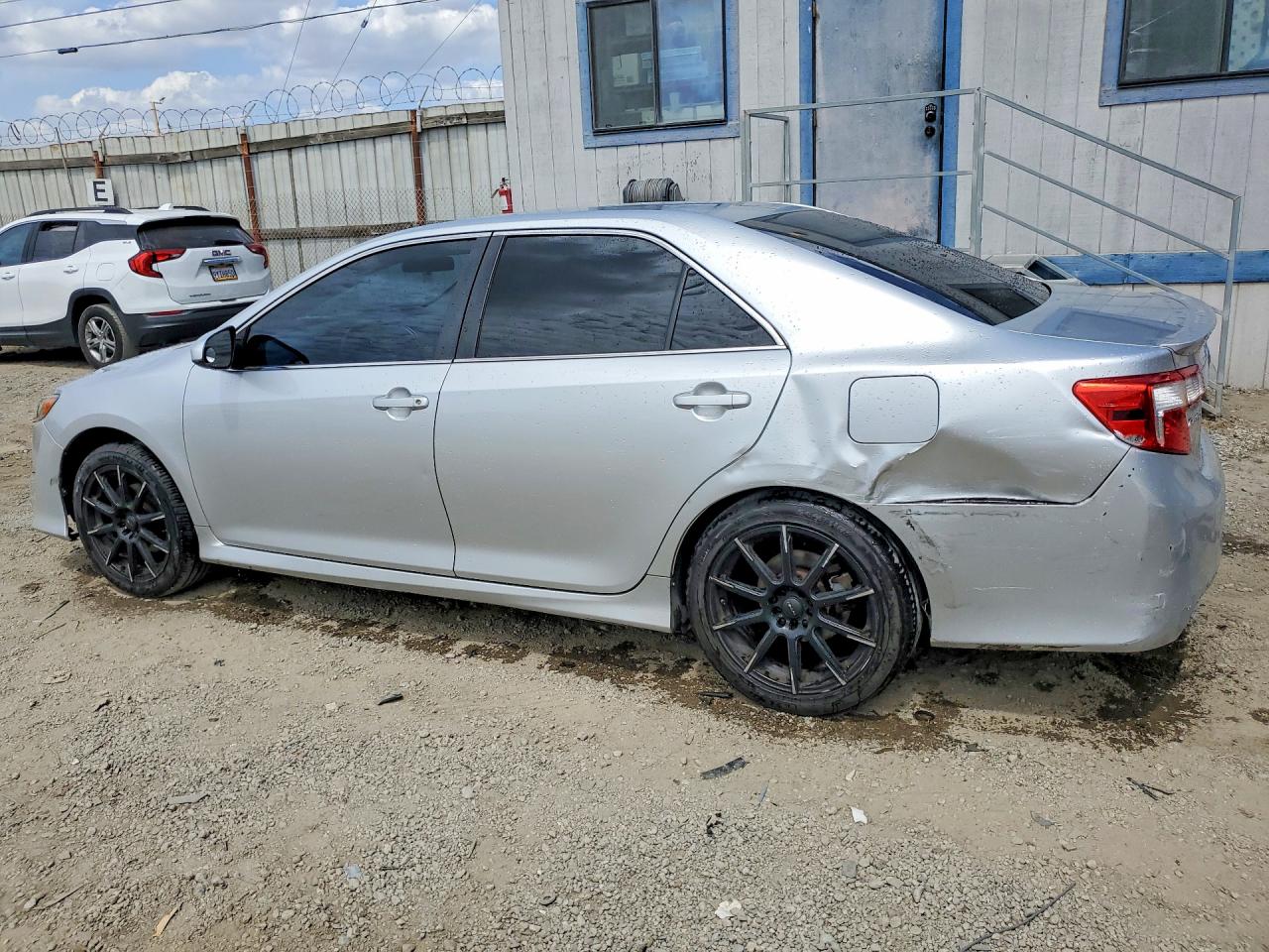 2012 TOYOTA CAMRY SE photo 4