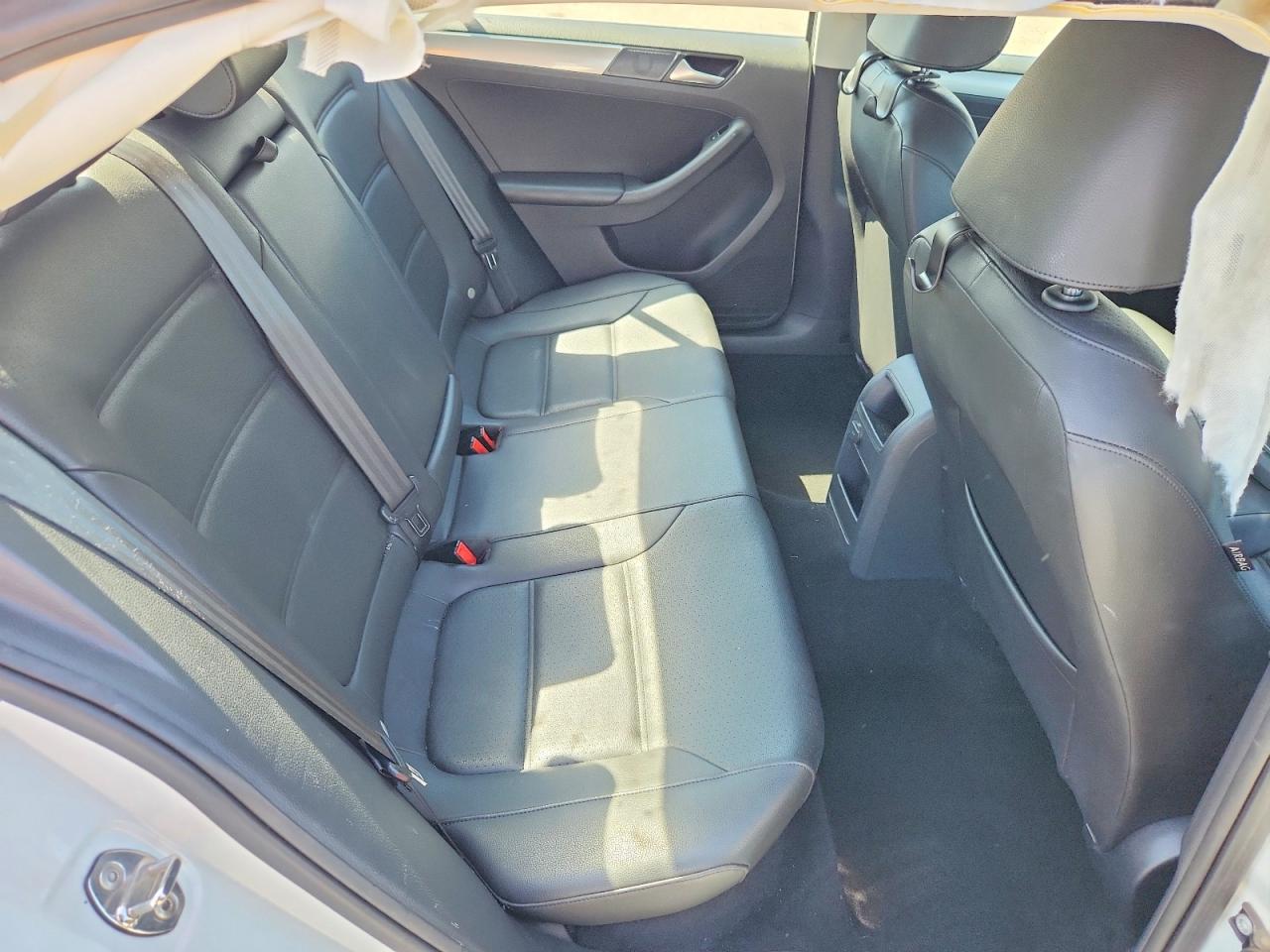 2016 VOLKSWAGEN JETTA SE photo 19