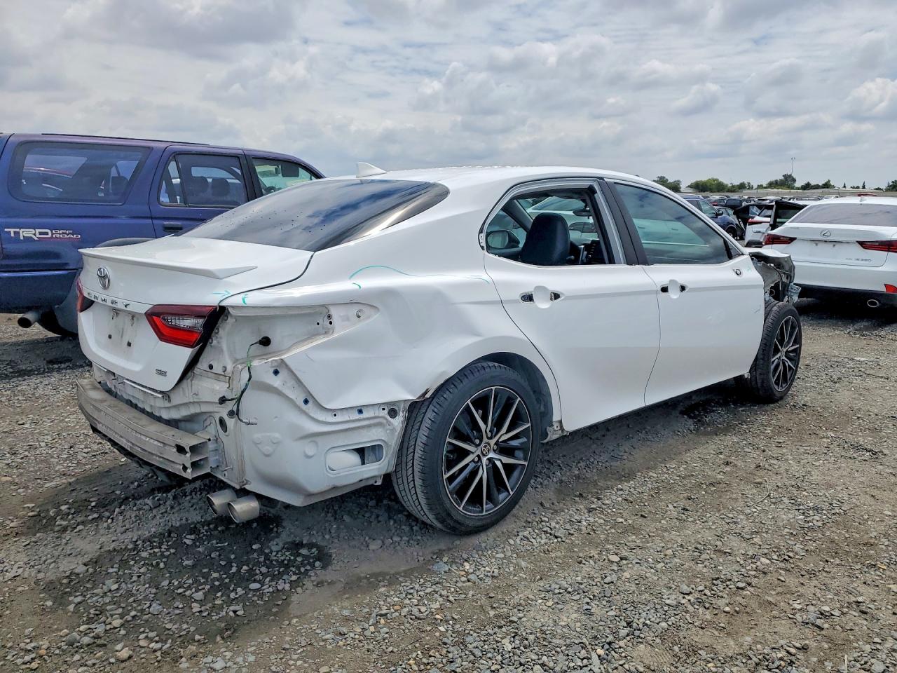 2021 TOYOTA CAMRY SE photo 7