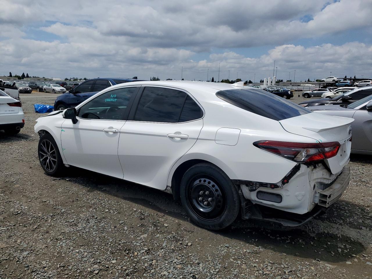 2021 TOYOTA CAMRY SE photo 4
