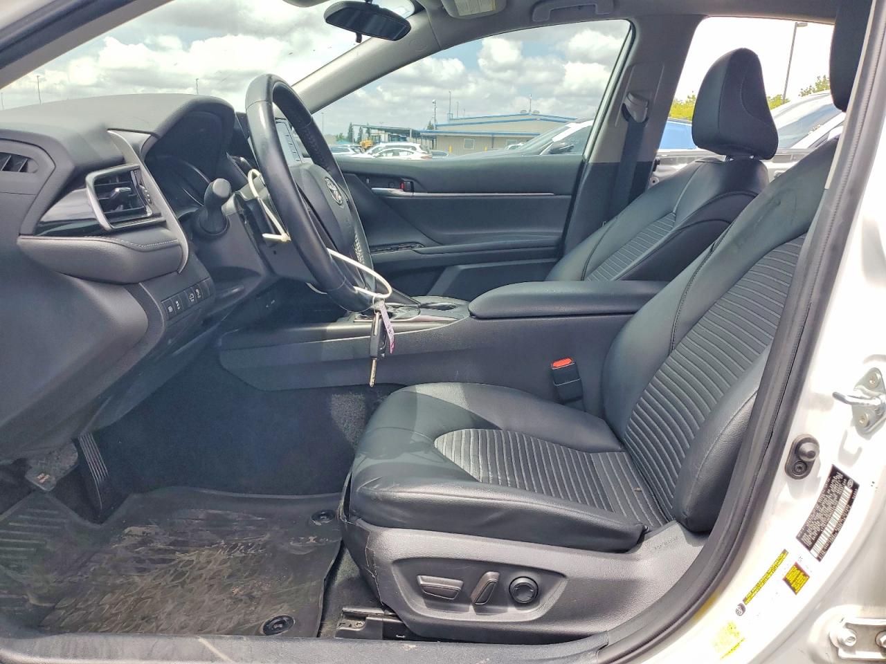 2021 TOYOTA CAMRY SE photo 19