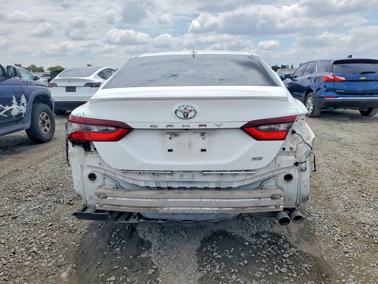 2021 TOYOTA CAMRY SE photo 16