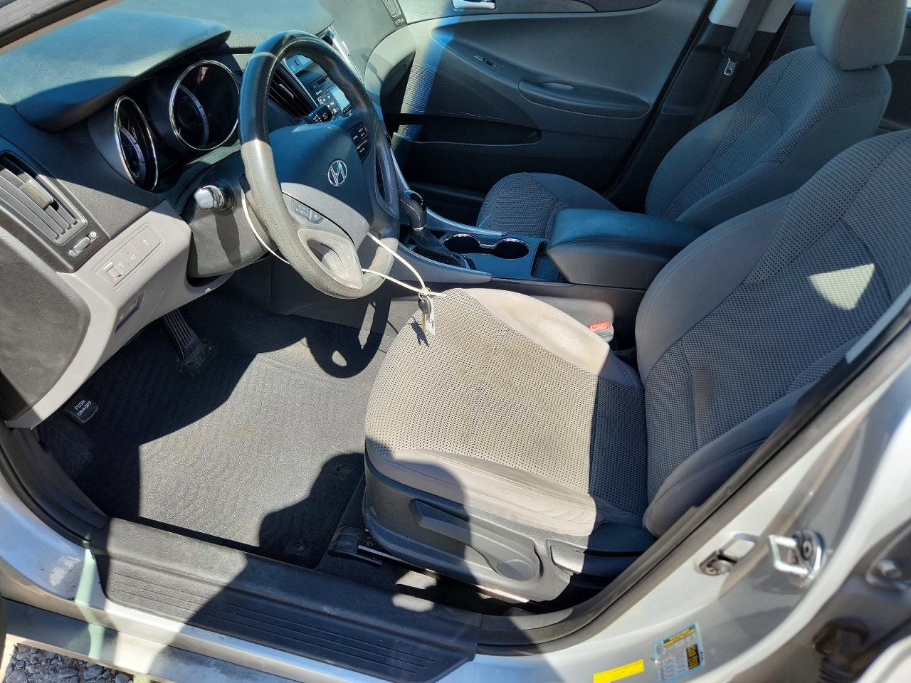 2011 HYUNDAI SONATA GLS photo 13
