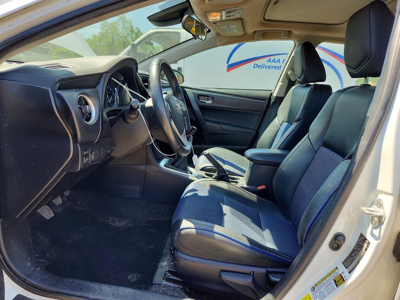 2017 TOYOTA COROLLA SE photo 19