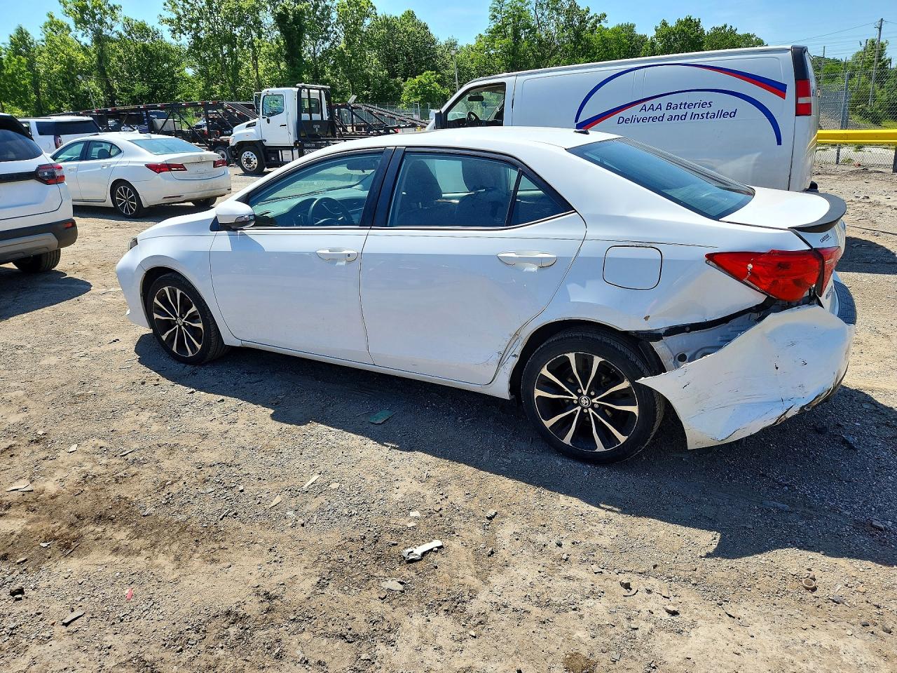 2017 TOYOTA COROLLA SE photo 4