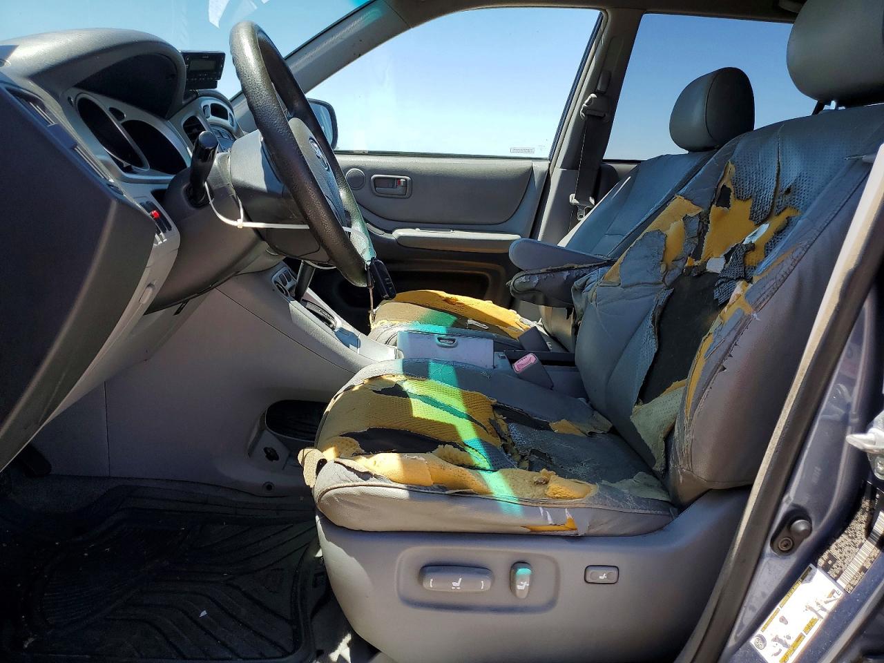 2004 TOYOTA HIGHLANDER BASE photo 7