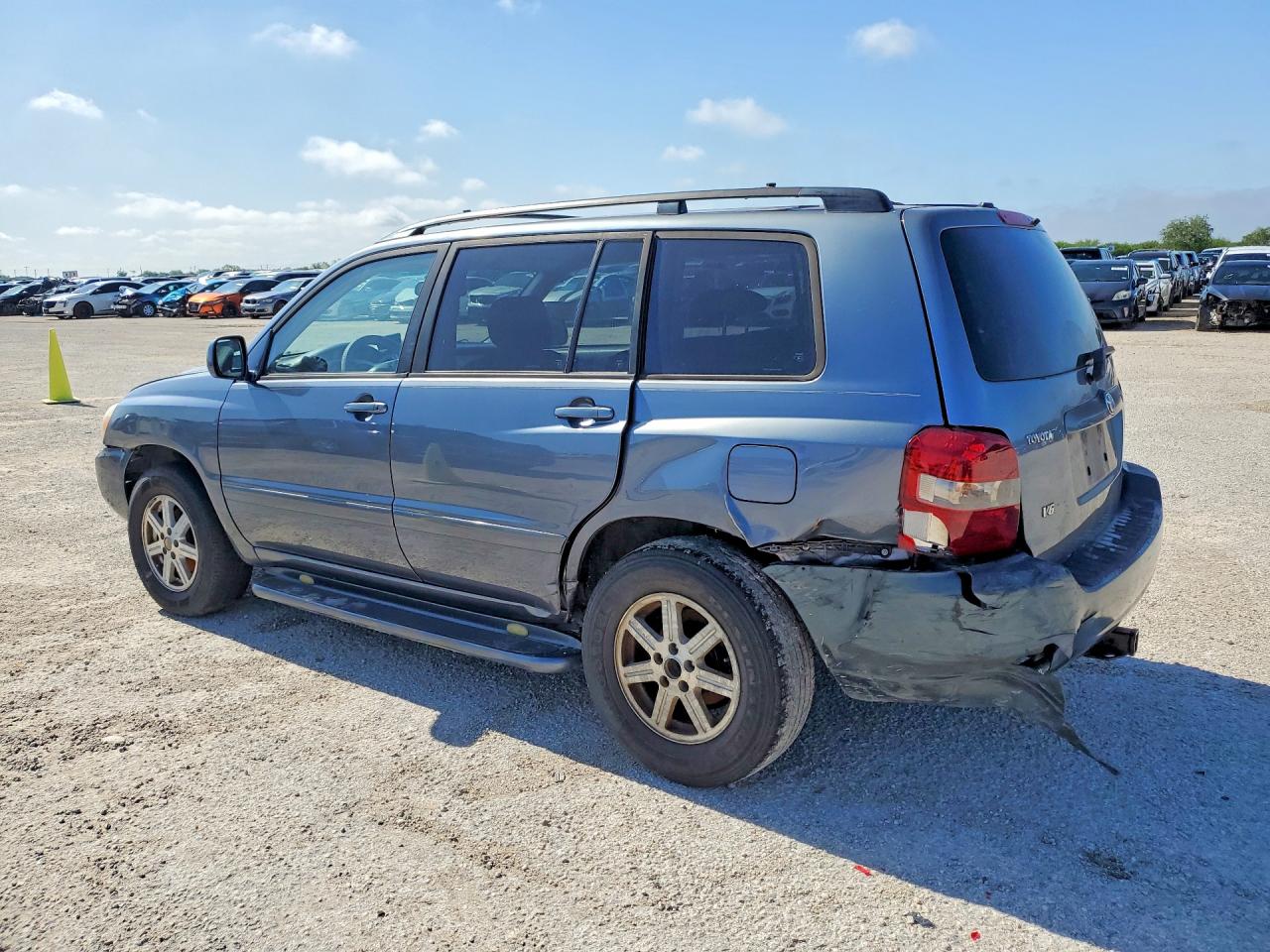 2004 TOYOTA HIGHLANDER BASE photo 2