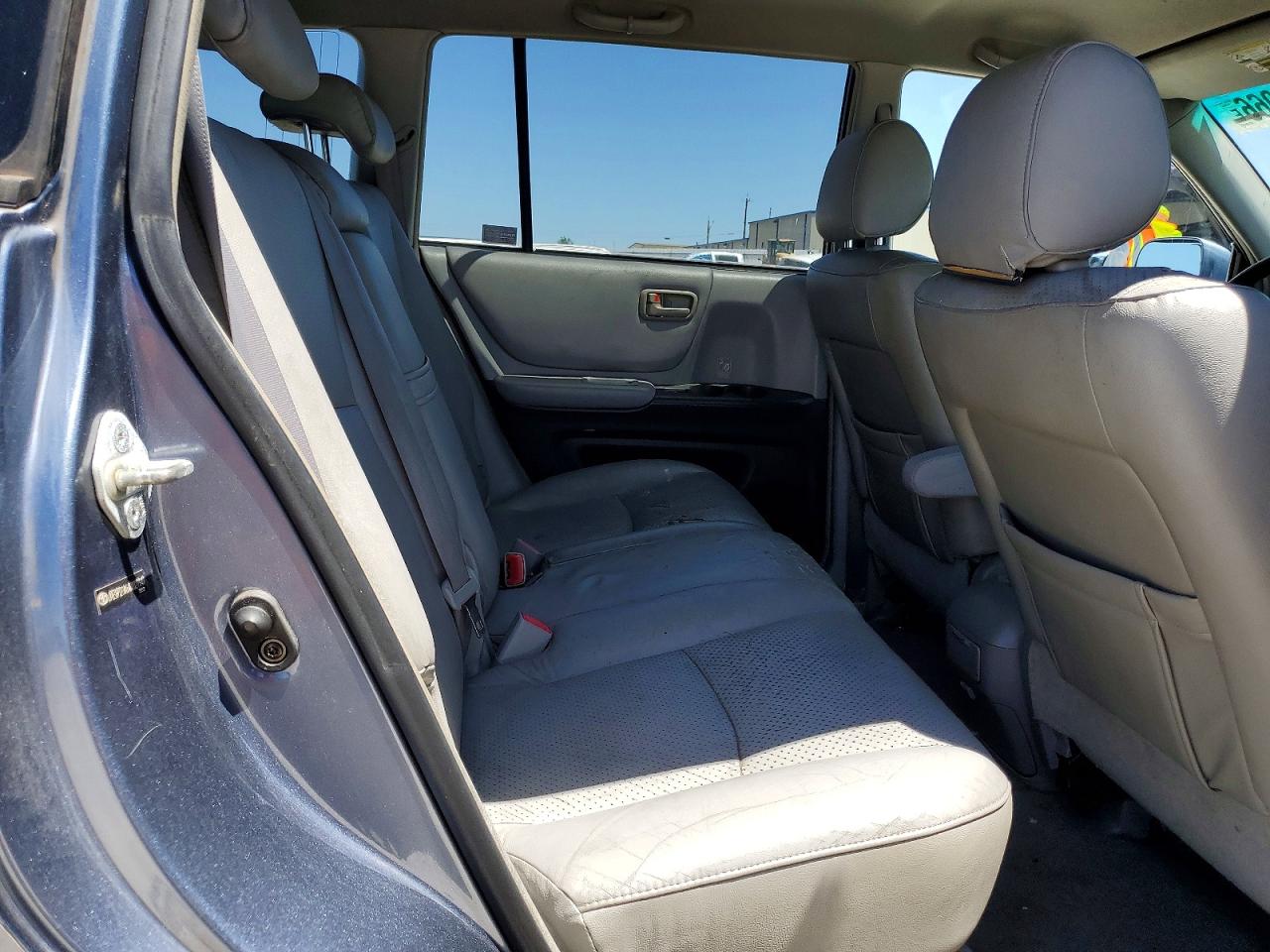2004 TOYOTA HIGHLANDER BASE photo 10