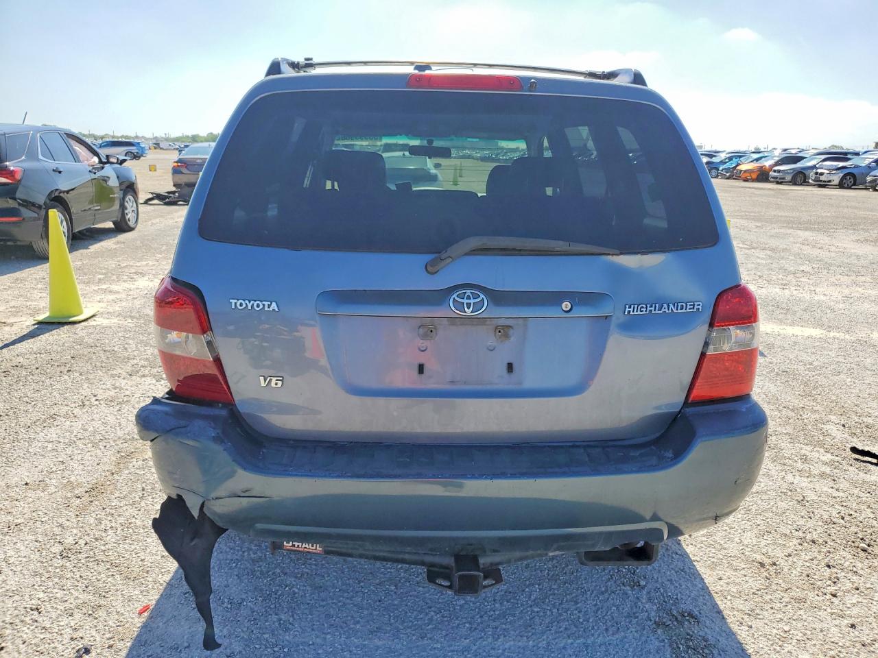 2004 TOYOTA HIGHLANDER BASE photo 6