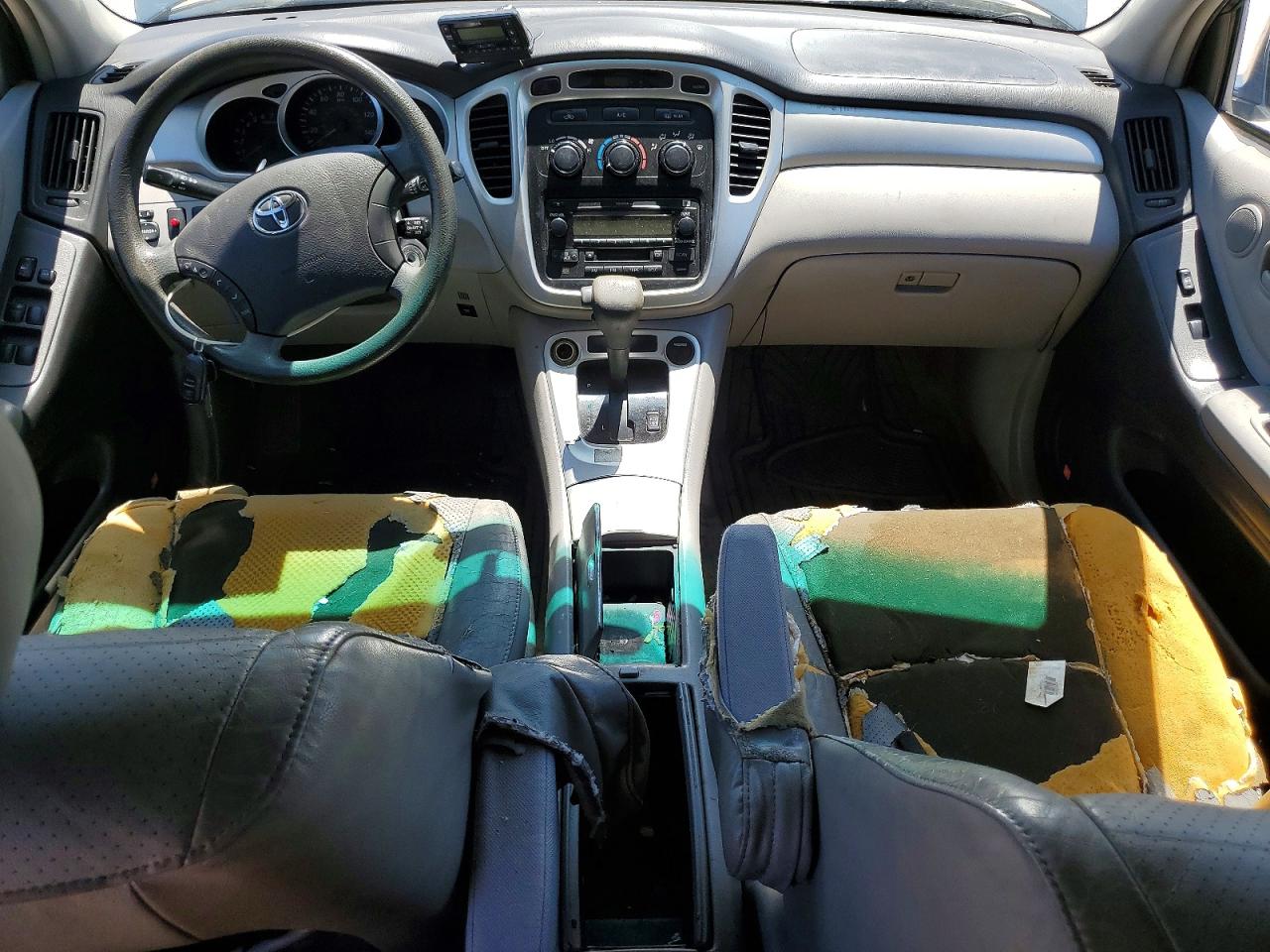 2004 TOYOTA HIGHLANDER BASE photo 8