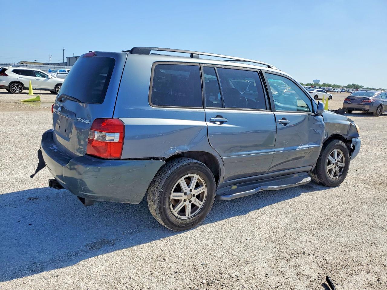 2004 TOYOTA HIGHLANDER BASE photo 3