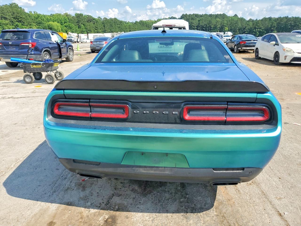 2016 DODGE CHALLENGER SXT photo 11